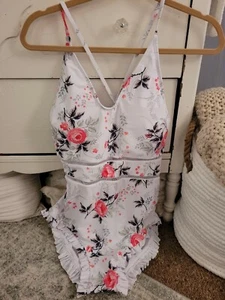 NWT SHEIN BATHING SUIT SIZE XL WHITE WITH FLORAL AND WITH RUFFLES - Picture 1 of 5