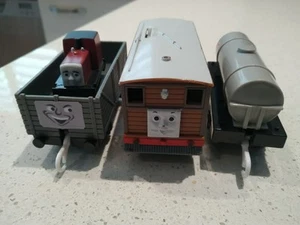 Toby - Thomas and Friends Trackmaster (Tomy) Train with Two Wagons - Picture 1 of 7
