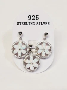 Set mit runden Ohrringen & Anhänger Labor weißer Opal & cz runde Blume .925 Sterlingsilber - Bild 1 von 7