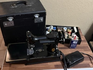 Rare Vintage Singer 221 Featherweight Sewing Machine 1949 AJ210628 & Case Works! - Picture 1 of 18