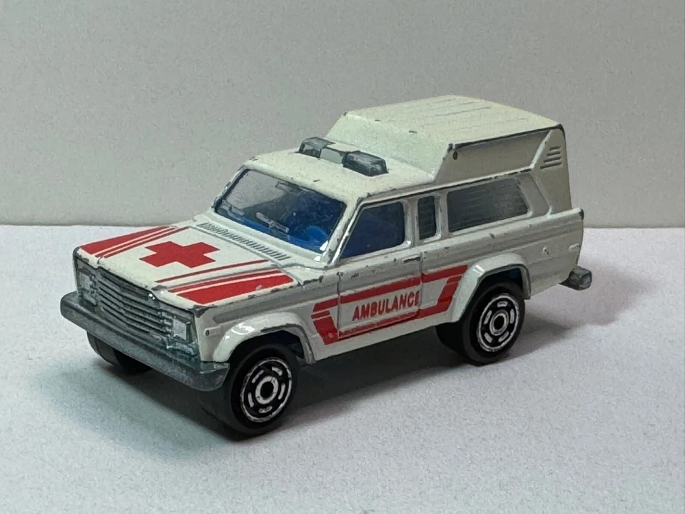 主要编号 269 JEEP CHEROKEE AMBULANCE / RED CROSS 法国制造 1/64 — 第 1/4 张图片
