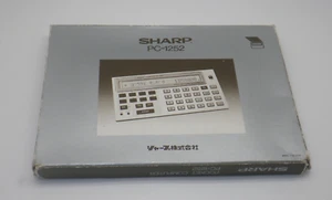SHARP PC-1252 Pocket Computer - Calculatrice Vintage - Fonctionnel - Foto 1 di 6