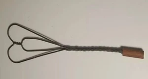 Vintage Mini Rug Beater Primitive Decor Heart Shaped Metal Wooden Handle - Picture 1 of 2