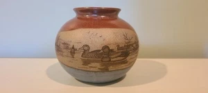 Vintage Otagiri Floral Bud Vase Japan Steinzeug geätzte Enten im Teich - Bild 1 von 10