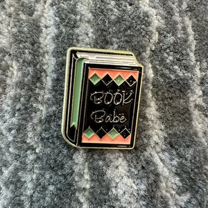 Enamel Pin Book Read Brooch Lapel Book Babe Black Jewelry Reader Gift New - Picture 1 of 4