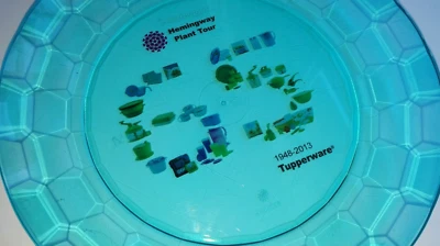 Tupperware Ice Prisms Plate Aqua Sheer 65 Anniversary Logo Award Raro 8" Nuovo - Immagine 1 di 4