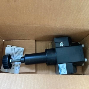 WILKERSON REGULATOR #R40-OC-000/ 300 PSI 2” Pipe Fitting/ Made In England - Picture 1 of 9