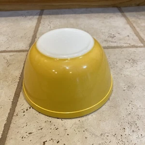 Vintage Pyrex 402 Bright Orange Yellow 1 1/2 Quart Mixing Nesting Bowl - Picture 1 of 11