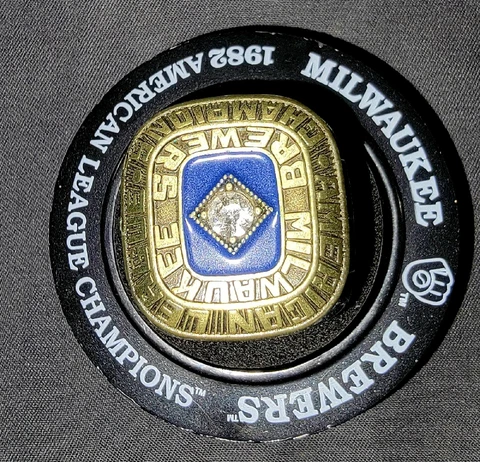 * 1982 Milwaukee Brewers AL Champions SGA Replica Ring * Cover