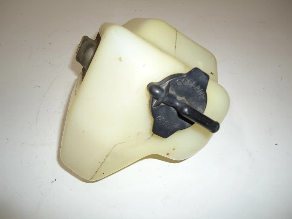 1999 LEXUS RX300 COOLANT RESERVOIR TANK - Изображение 1 из 4