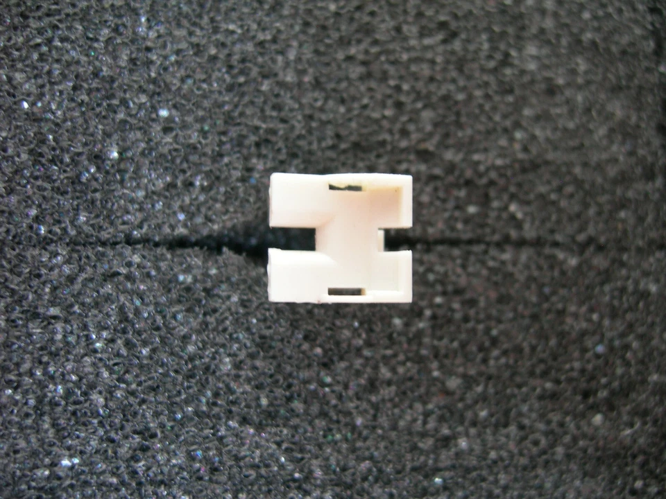Original RAM Retention Clip Trim Repair Piece in White for ASUS - Image 1 of 3