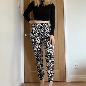 ZARA BASICS black, white, green, red floral high waisted trousers UK size S - Imagen 1 de 12