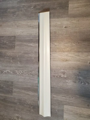 1997-2005 Buick Park Avenue 98U 800j Diamond Passenger Front Door Trim Molding - Image 1 of 4