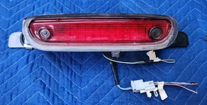 Chrysler 300 2015-2022 montaje alto tercer freno luz de freno LED con cámara 68386753 - Imagen 1 de 9