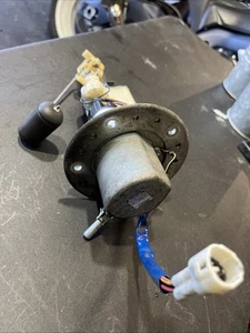 2005 2006 05 06 SUZUKI GSXR 1000 OEM FUEL PUMP GAS PETROL SENDER UNIT - Picture 1 of 17
