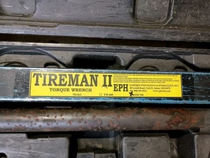 EPH TIREMAN II TM750 TORQUE WRENCH 3/4" W/ Extension, Adapter & Socket - Picture 1 of 7