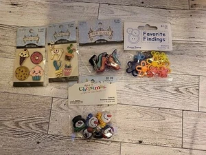 Sew-Ology Sewing Button Mixed Lot Mixed Size 5 Sealed Bags Snowman Flowers Shoes - Picture 1 of 8