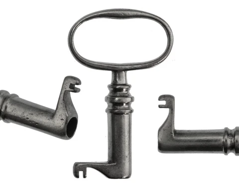Georgian CADDY Key with Unusual Flag and Wire Bow 37.9mm - ref.k859 Cover