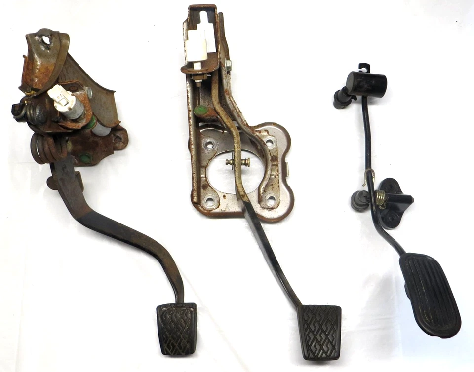 Conjunto de pedais de transmissão manual 00-05 Toyota Celica (acelerador de freio de embreagem) - Imagem 1 de 4