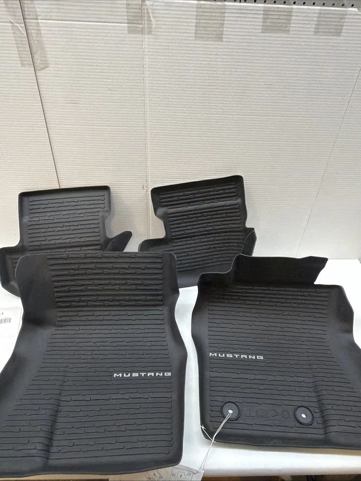Alfombrillas de goma contorno vinilo para todo clima Ford Mustang 24-26 OEM NUEVAS Foto 1 de 4