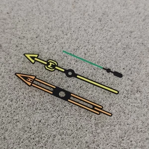 Modifizierter Uhrenzeiger Zeiger für NH35/NH36/4R/7S Uhrwerk grüne Leuchtzeiger - Bild 1 von 4