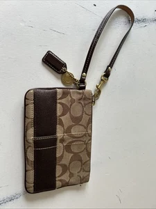 COACH 40028 Signature Khaki/Mahogany Brown Canvas Wristlet NWOT - Picture 1 of 10