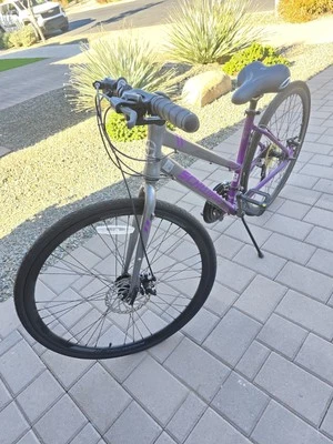 Bicicleta Schwinn S8123TG de 21 velocidades para mujer Foto 1 de 4