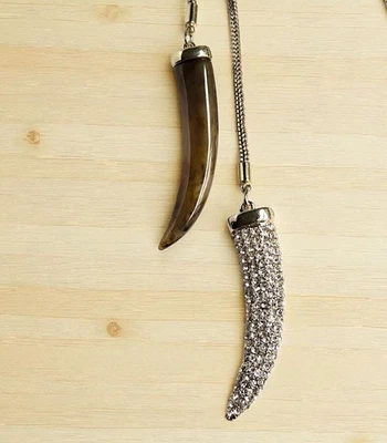 Collar WHBM Casa Blanca Mercado Negro Imitación Bolo Pavé Cuerno Italiano Tono Dorado Foto 1 de 4