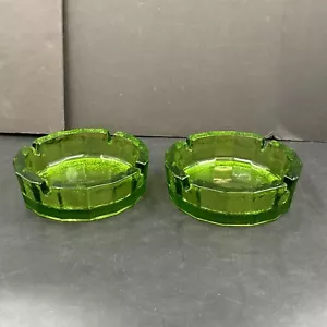 Cenicero de vidrio verde claro vintage MCM 6" texturizado con guijarros 4 ranuras geometa pesado - Imagen 1 de 7