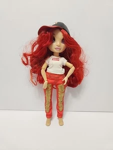Muñeca Rainbow High 2020 Ruby Anderson serie 1 muñeca traje de pelo rojo - Imagen 1 de 2