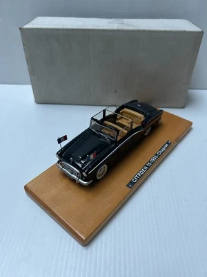 STL (Norev Altaya) Citroën 15 CV Chapron 1955 sur socle en bois 1/43 Voiture - Photo 1/4