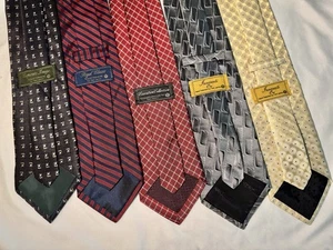 Lotto 5 Cravatte Tom James 100% Seta Executive Innocenti Ono Royal Geometriche Pre-Loved - Foto 1 di 19