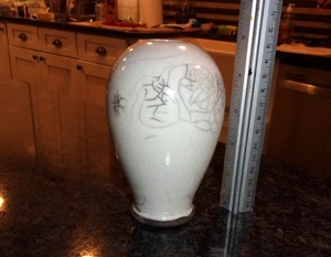 ABSTRACT ART CERAMIC POTTERY 5" VASE IVORY COLOR GLAZED -UKRANIAN ARTIST SIGNED - Picture 1 of 6