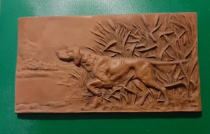Bassorilievo in terracotta cane da caccia Curti Milano cm. 28 x 15,5 x 1,5 ca. - Foto 1 di 5