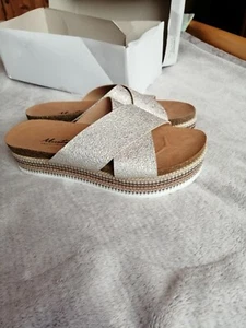 Mustang Schuhe Plateau Pantolette mit Viel Glitzer Gold/Beige Farben Gr 38 - Bild 1 von 8