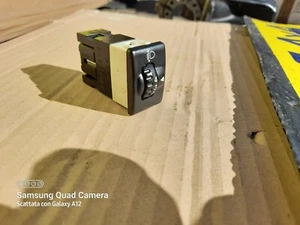 Pulsante regolazione altezza fari Suzuki jimny - Picture 1 of 3