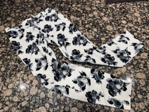 EUC THE CHILDREN PLACE TCP WHITE BLACK FLORAL ROSES PANTS JEANS JEGGINGS SIZE 14 - Picture 1 of 3