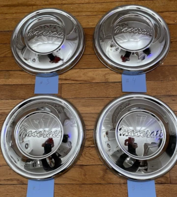 JUEGO DE 4 TAPACUBOS/TAPASCUBOS SCRIPT MASERATI 3500T/3500GTI DE COLECCIÓN ¡SÚPER RARO!! Foto 1 de 4
