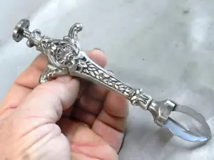 🇫🇷 ANCIENNE PINCE A SUCRE METAL ARGENTE SYSTEME POUSSOIR ART DE LA TABLE - Picture 1 of 5