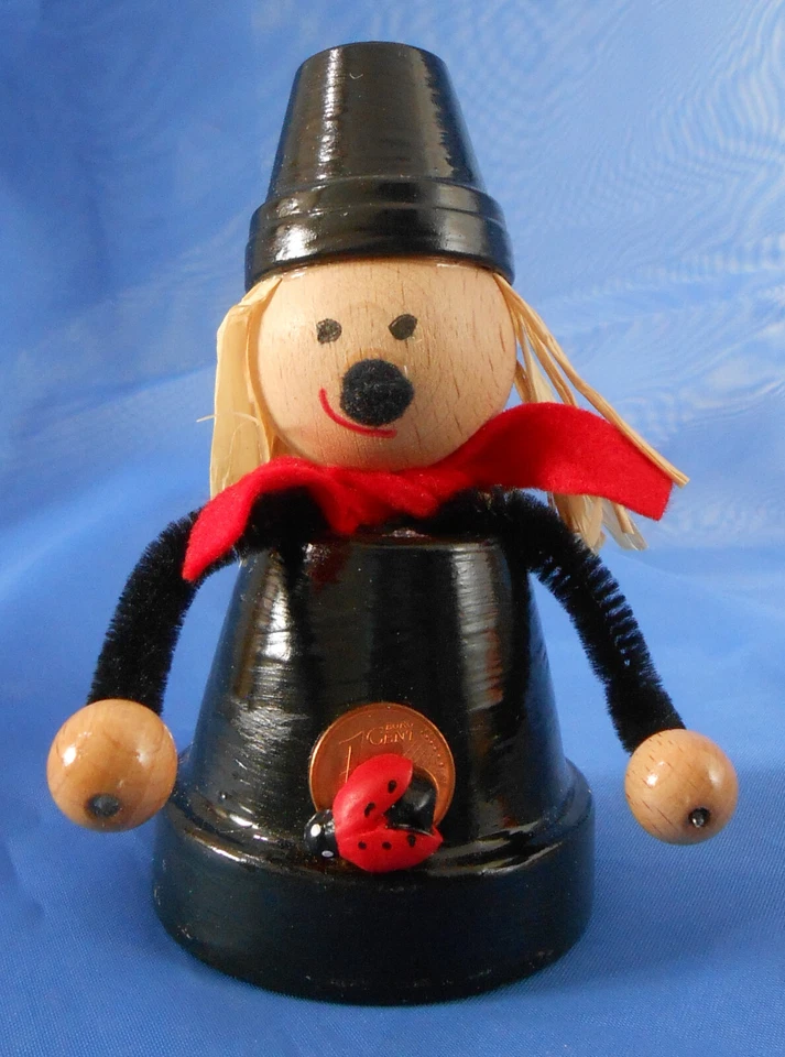 1 kleine Tontopffigur "Schornsteinfeger" mit Marienkäfer, Handgefertigt  - Bild 1 von 3