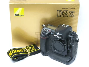 Nikon D2X 12,4 megapixel fotocamera reflex digitale solo corpo - scatola (33.488 scatti) - Foto 1 di 10