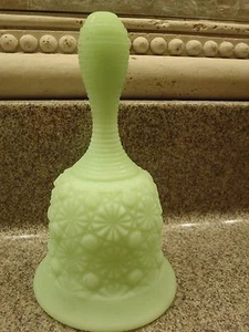Vintage Fenton Glocke Gänseblümchen und Knopf limettengrün Pudding Milchglas  - Bild 1 von 1