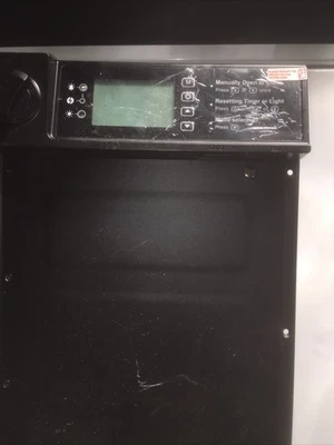 Puerta automática para gallinero, energía solar y puerta eléctrica con control remoto Foto 1 de 4