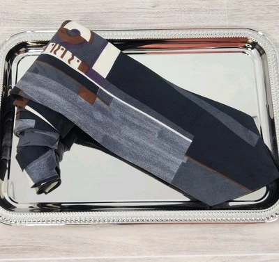 Corbata Scott Foster abstracta 100 % seda italiana negra, gris, crema 56" x 33/4" Foto 1 de 4