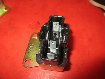 BUICK- ELECTRA-CAPRICE-OLDS 88-98 CUTLASS -GM-1976-90= AC--BLOWER Relay 10018449 - Image 1 of 3