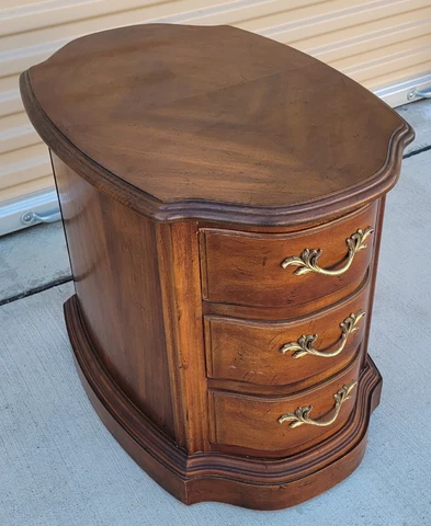 Vintage Drexel Accent / End Table With 3 Drawers Cover