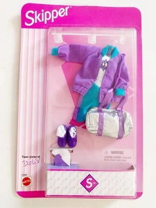 NFRB 1996 Mattel SKIPPER 15888 Purple Sport Outfit Gym bag Barbie little sister - Picture 1 of 2