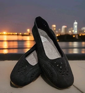 Aerosoles Black Suede Leather Ballet Flats Perforated Flexible Comfort Sz 8 EUC  - Picture 1 of 7