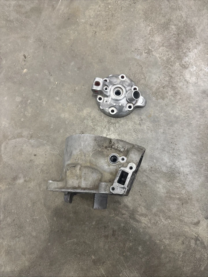 2011 Ktm 150sx 气缸和气缸盖,需要重新镀。 — 第 1/4 张图片