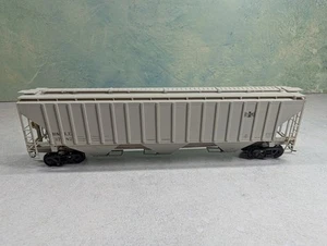 USED Accurail HO Scale Pullman Standard Covered Hopper B&LE #3782 READ - Picture 1 of 6